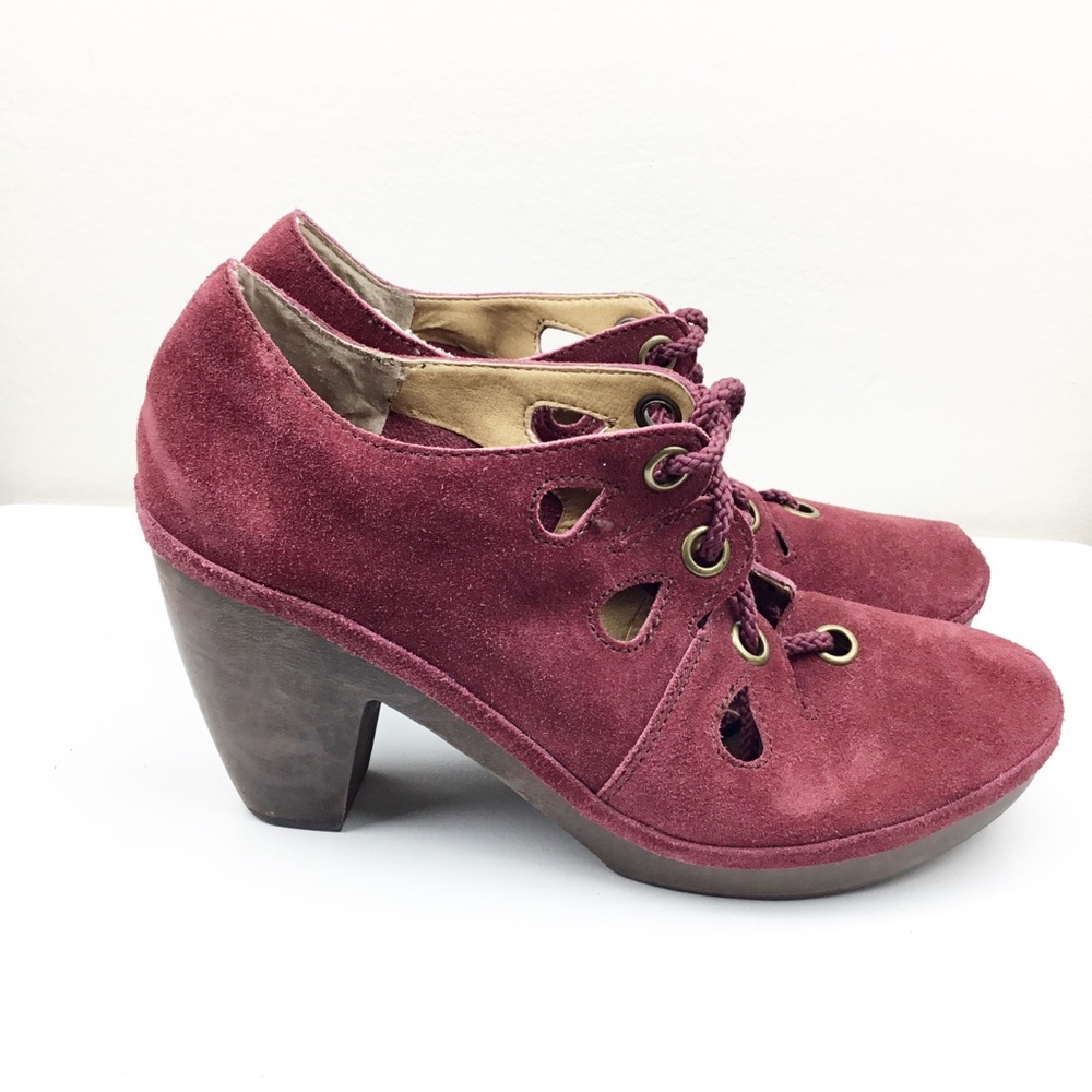 Latigo heels